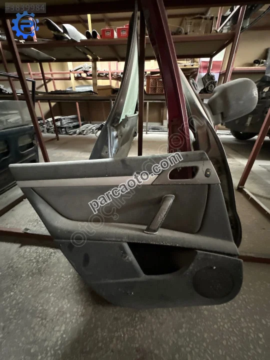 Peugeot 407 arka sol kapı döşemesi kolçak Peugeot 407 arka sol kapı döşemesi kolçak