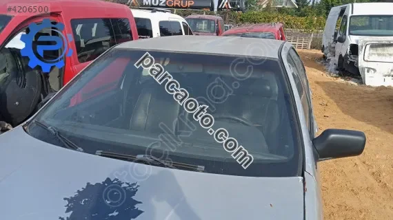 Alfa 164 ön cam