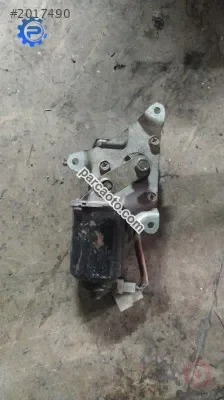 Mazda 323 ön silecek motoru çıkma