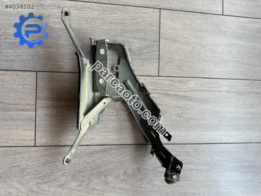 Çamurluk Bağlantı Braketi Sağ Audi A6 2019-2025 4K0821132