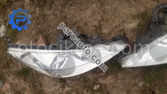 peugeot 207 1.4 benzinli çıkma sağ far
