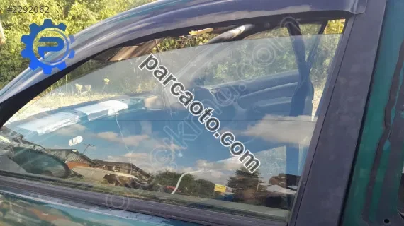 Focus 1-Coupe sol kapı camı çıkma