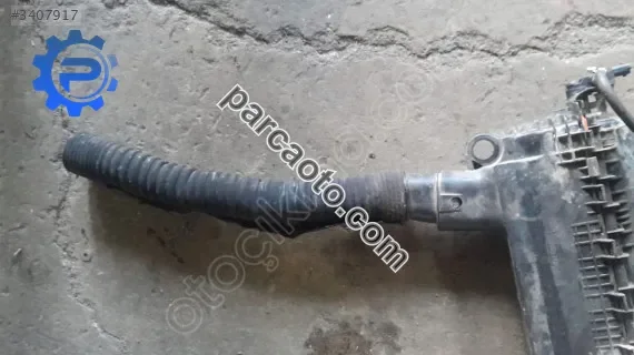 Kango 1.5 hava filtre borusu yedek parça