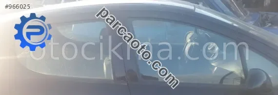 2009 peugeot 207 1.4 benzinli çıkma sağ takım kapı camı
