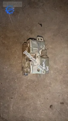 Renault 5 sağ ön kapı kilidi