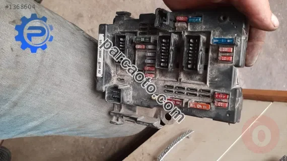 peugeot 206 çıkma motor içi sigorta kutusu dizel