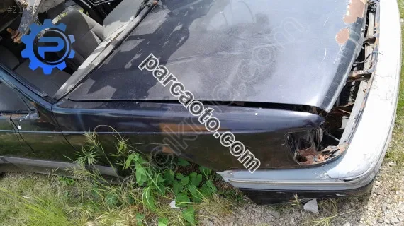 Mazda 929 sağ ön çamurluk çıkma