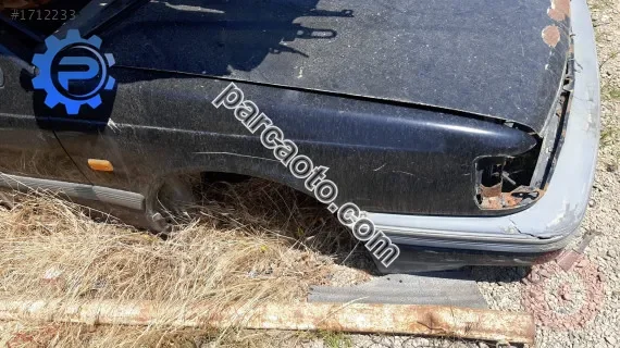 mazda 929 çıkma sağ ön çamurluk
