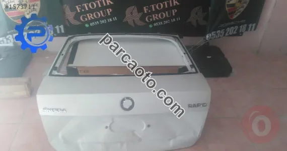 Çıkma skoda rapid arka bagaj kapağı beyaz orjinal