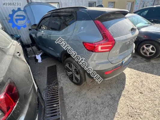 Sadece whatsaptan ulaşın ! volvo xc40 sol arka çamurluk