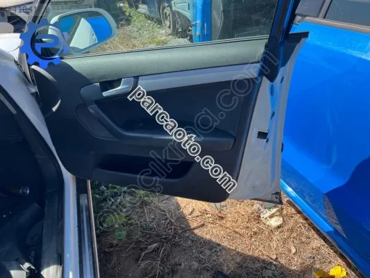 Sadece whatsap ! audi a3 ön kapı döşemesi takım
