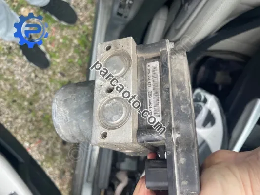 0265 951 572 - w212 mercedes e 250 abs beyni