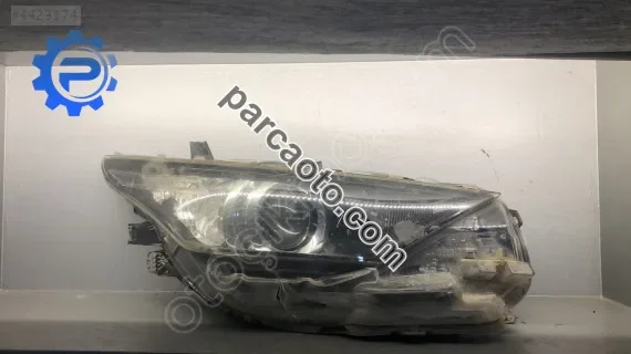 Toyota aurıs orjınal çıkma sağ far