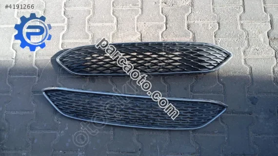 Ford focus orjinal çıkma ön tampon ızgarası d