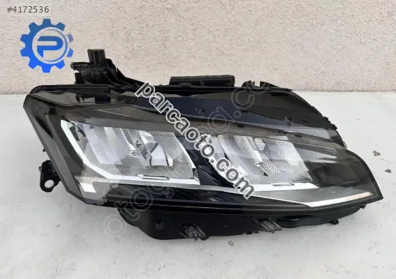 Peugeot 308 yeni kasa orjinal çıkma sağ far d