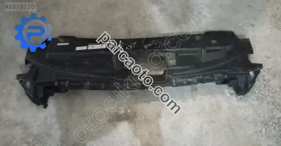 Peugeot 301 17 sonrası orjinal çıkma panel üst plastiği