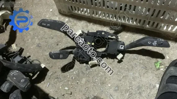 audı a3 2013 2017 silecek sinyal kolu orjınal çıkma