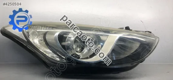 Hyundai i30 orjinal çıkma sağ far bv