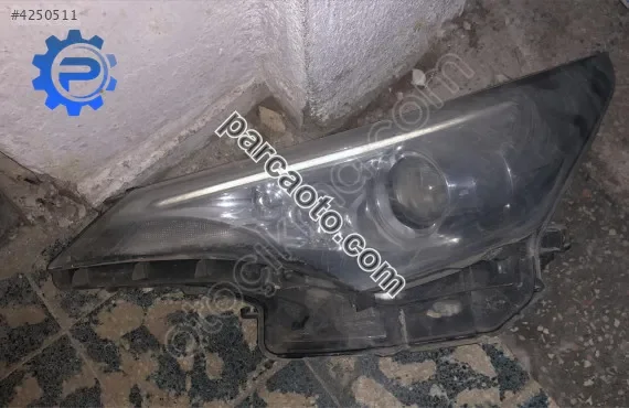 Toyota avensis orjinal çıkma sol far b