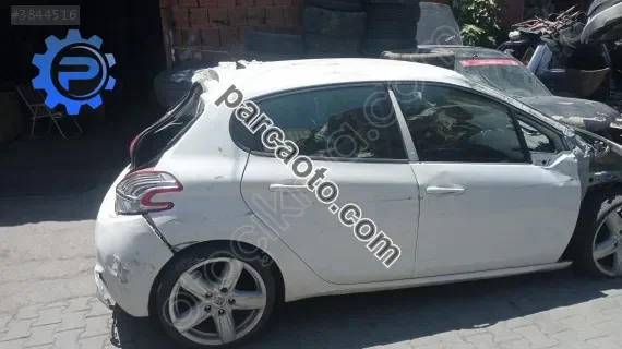 Peugeot 208 orjınal çıkma sağ ön kapı