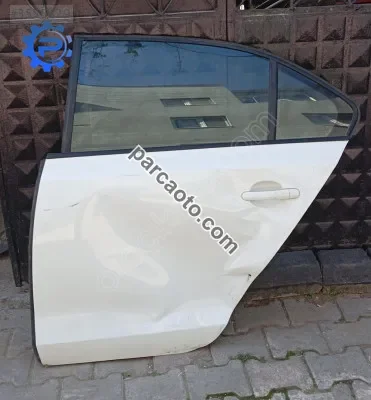 Volkswagen jetta orjinal çıkma dolu sol arka kapı