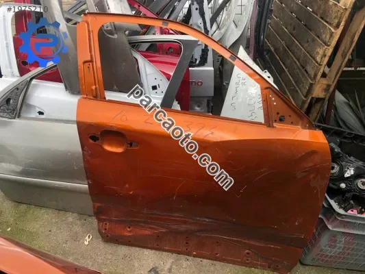Peugeout 2008 orjınal çıkma sağ ön kapı