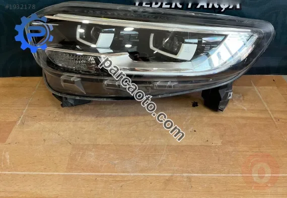 Renault kadjar  orjınal çıkma sol far