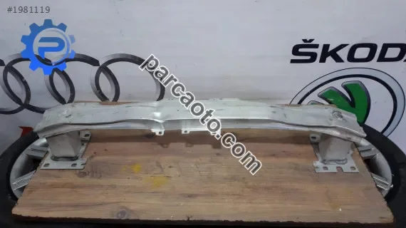 Audi a3 ön tampon demiri 8v4807109c orjinal çıkma parça