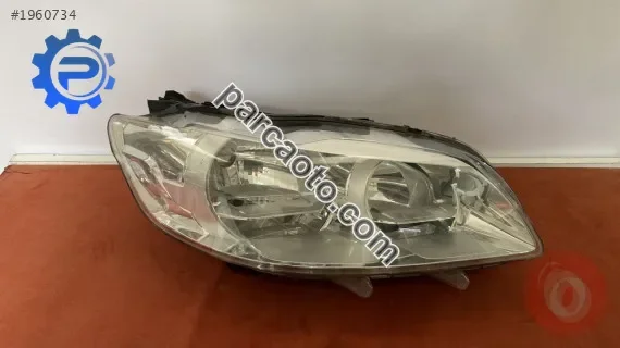 Peugeot 301 sağ far orjinal çıkma