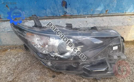 Toyota aurıs orjınal çıkma sağ far