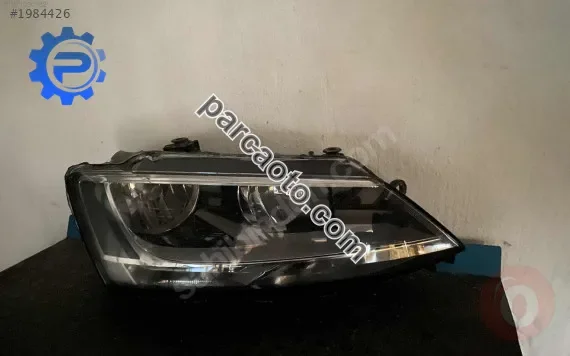 Volkswagen jetta sağ far orjinal çıkma  parça