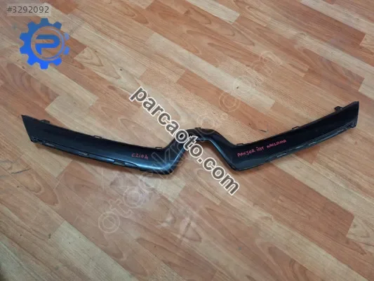Renault clio 4 ön panjur üst bakalit