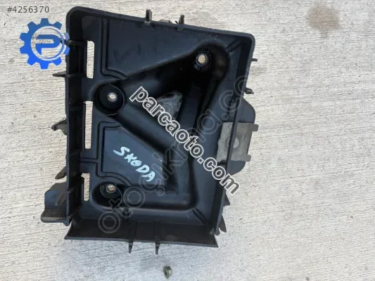Volkswagen polo 1.4 akü alt üst braketi