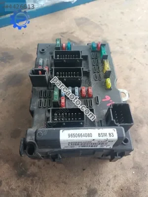 Peugeot 307 sigorta kutusu 9650664080