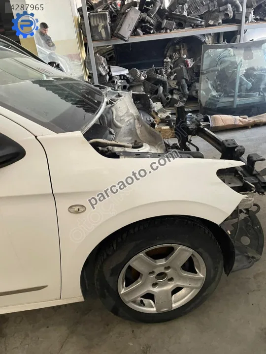 Peugeot 301 sağ ön çamurluk orjinal çıkma