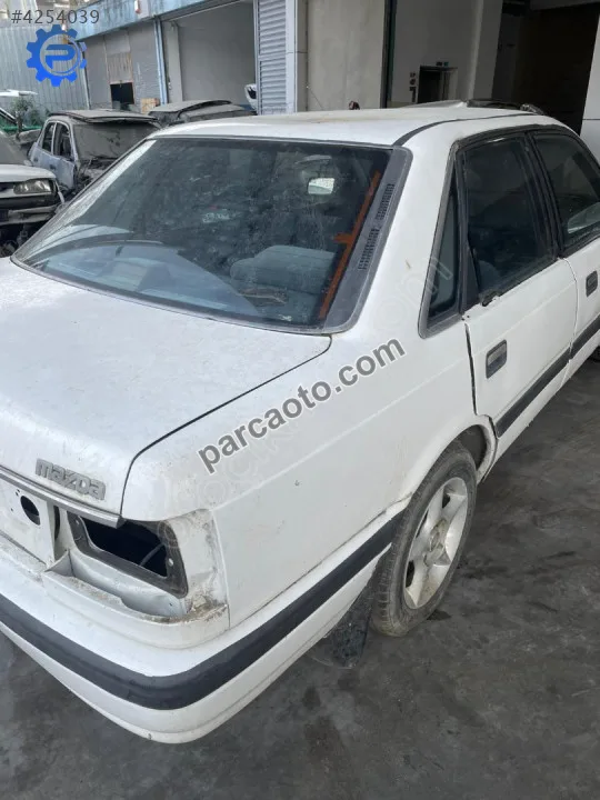 Mazda 626 sağ arka çamurluk orjinal çıkma