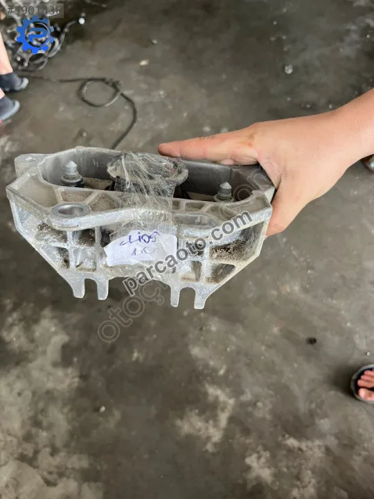 Clio 5 motor takoz ayağı hatasız orjinal çıkma