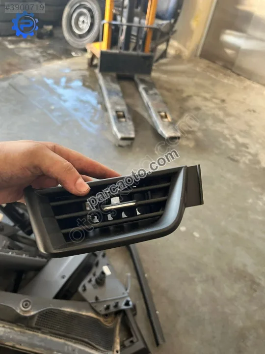 Clio 5 sağ üfleme ızgarası hatasız orjinal çıkma