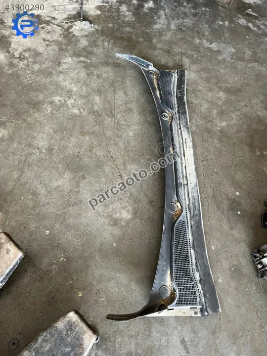 Clio 5 ön cam ızgarası hatasız orjinal çıkma
