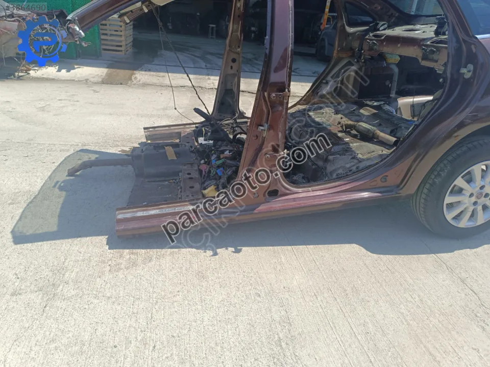 Fiat linea 1.3 e5 sol marşpiyel hatasız orjinal çıkma