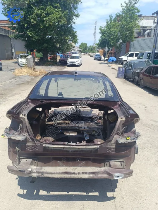 Fiat linea 1.3 e5 arka cam hatasız orjinal çıkma