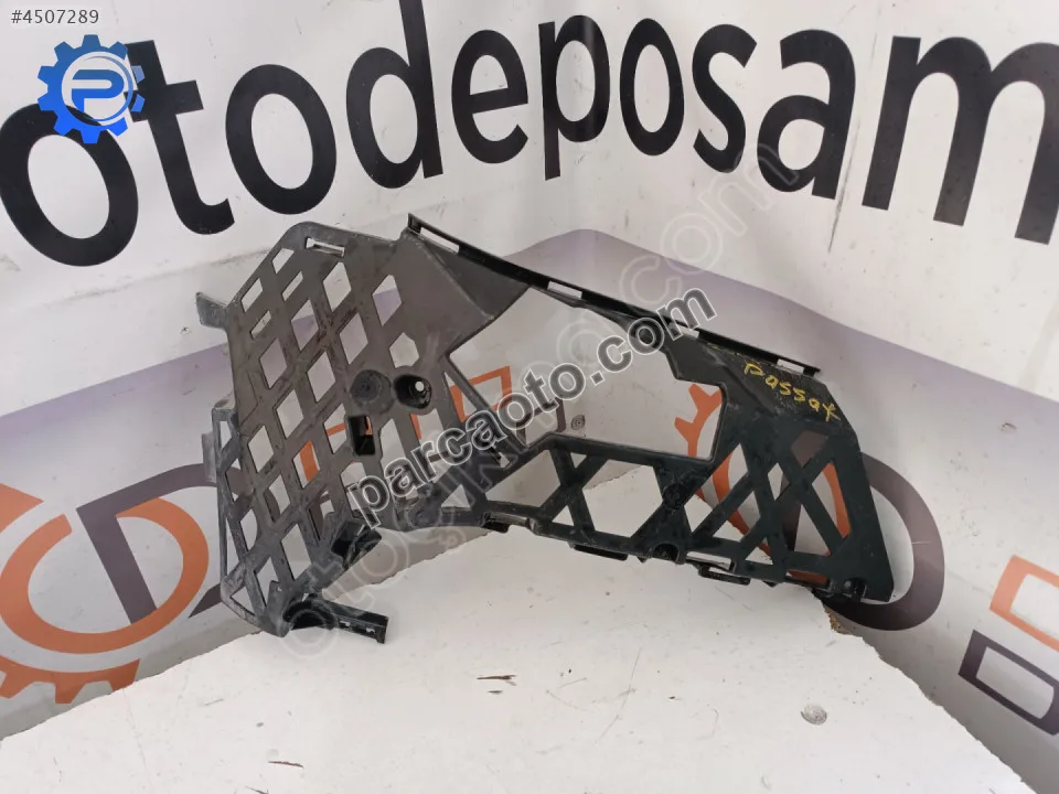 VW Passat B8 Ön Tampon Braketi Sağ