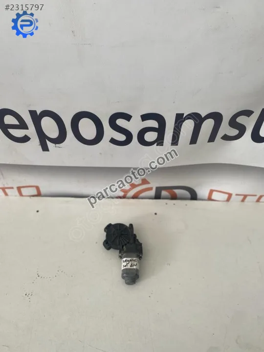 Renault Megane 2 Sol Ön Cam Motoru Hatasız Orjinal Çıkma