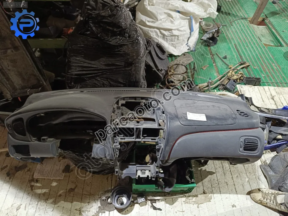 Nissan almera komple gögüs torpido.