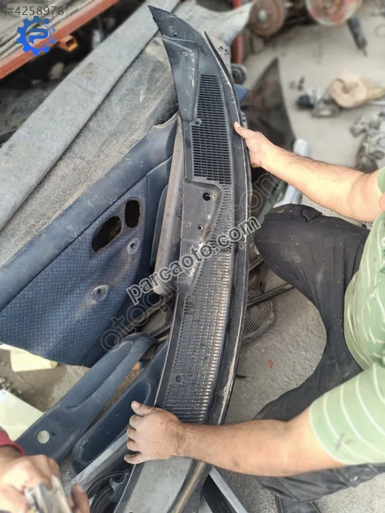 Ford Mondeo Ön Cam Izgarası - Sakarya Adapazarı