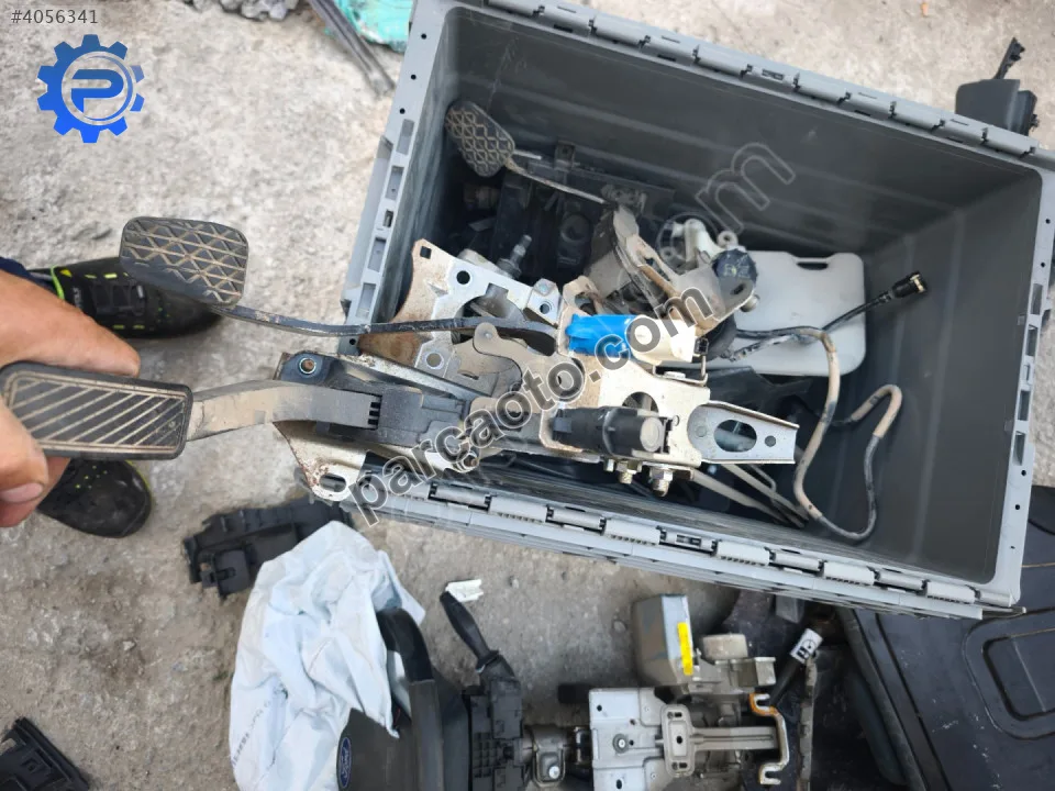 fiesta gaz pedalı 8v21-9f836-AA  2009-2017