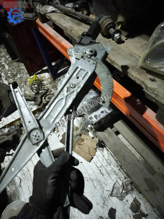 Kangoo sol ön cam krikosu orjinal elektrikli Kangoo sol ön cam krikosu orjinal elektrikli