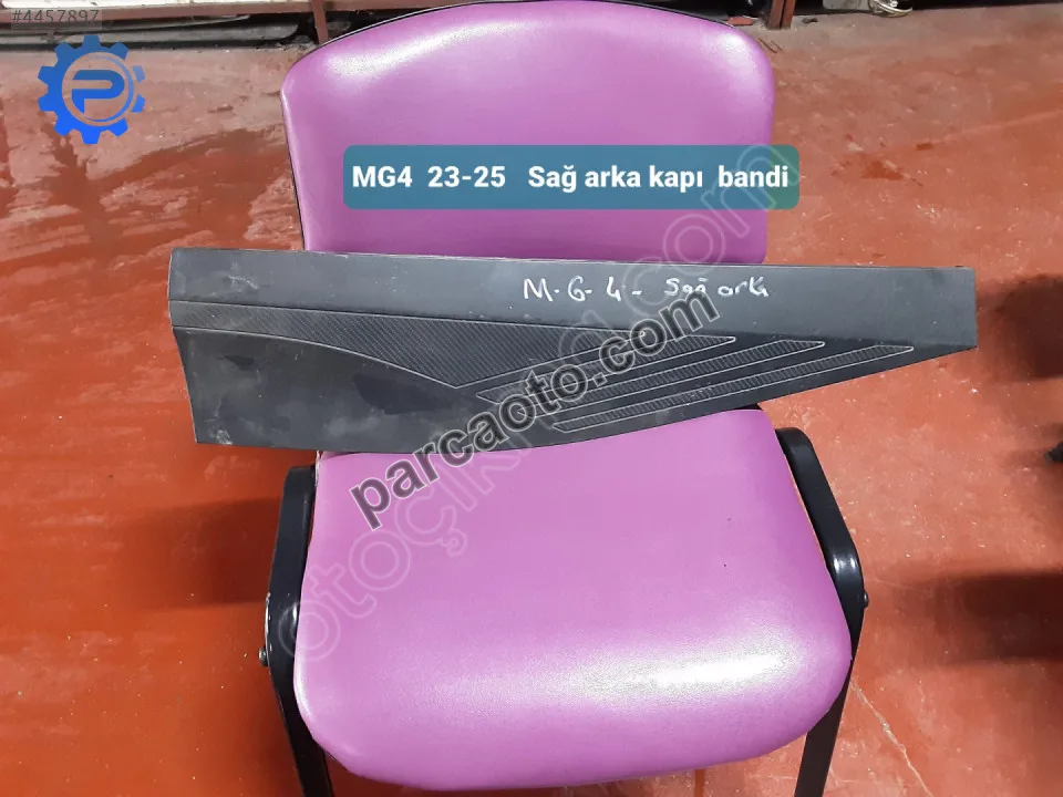 MG4  23-25   Sağ arka kapı  bandi
