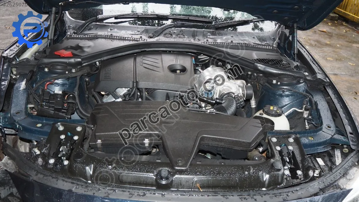 Bmw 3 Serisi F30  için Ön Tampon: Sisler, Kapaklar ve Orta Izgara