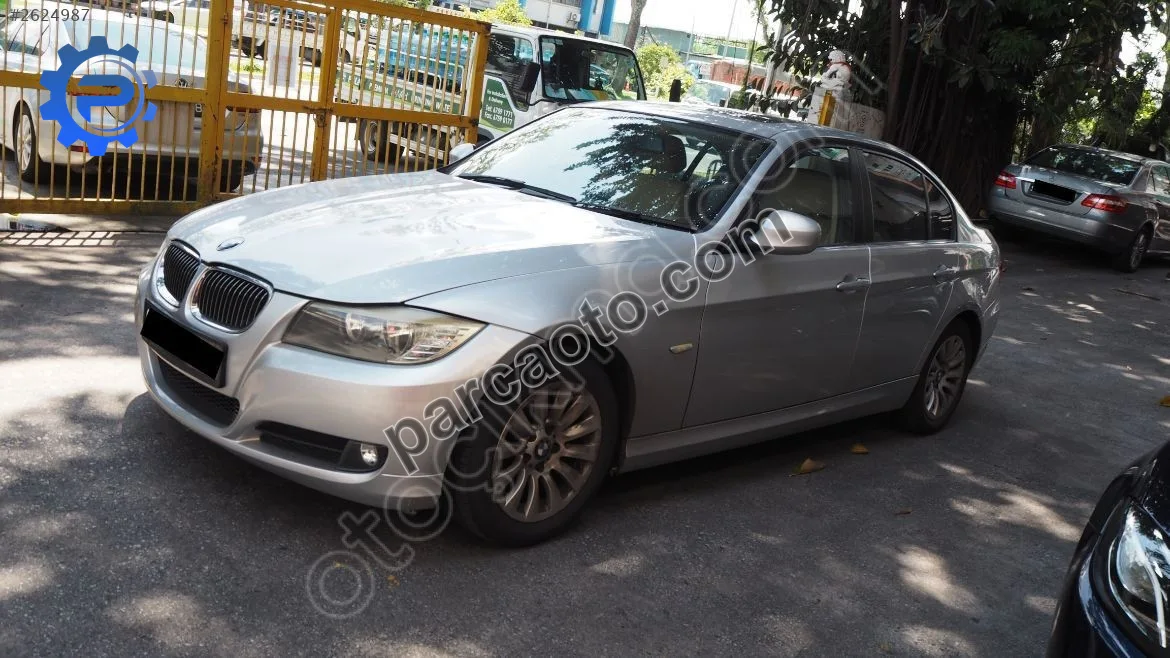BMW 3 Serisi E90 Sağ Ön Far ve Stop Lambaları